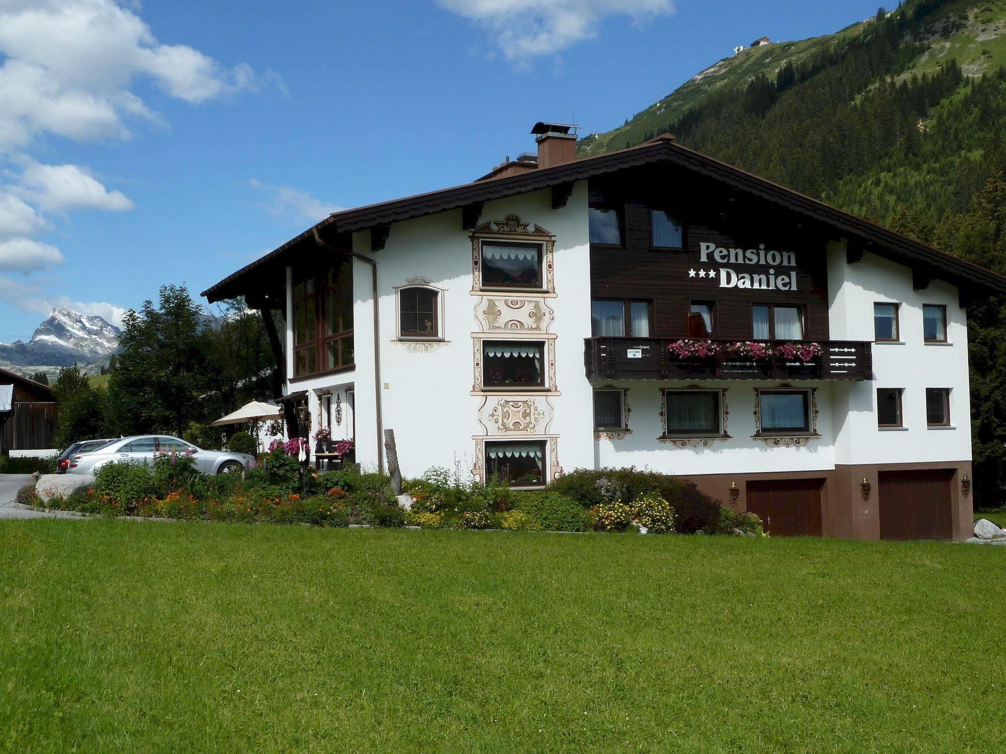 Pension Daniel Lech am Arlberg Exteriör bild